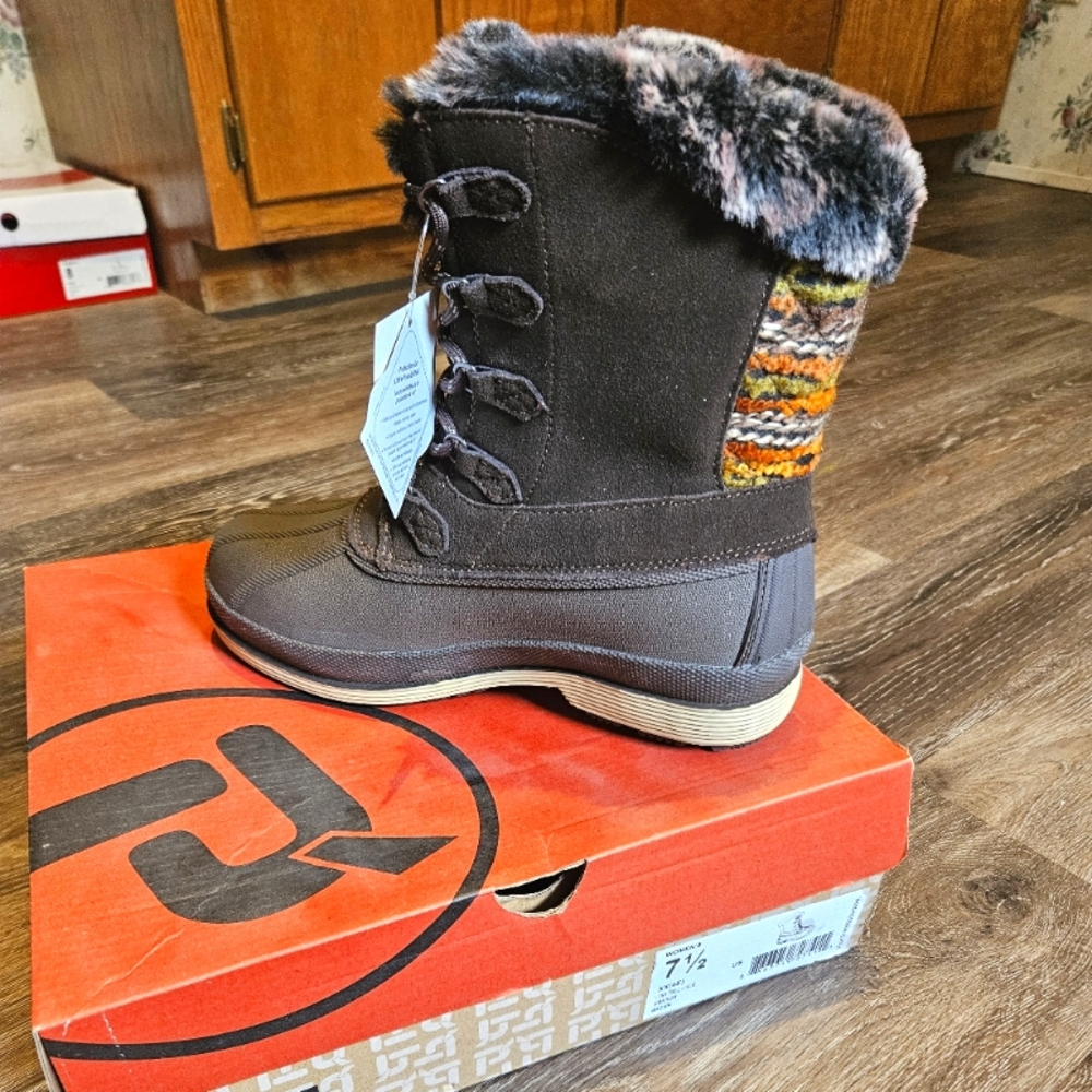 Womens 7.5 Winter Boots NWT